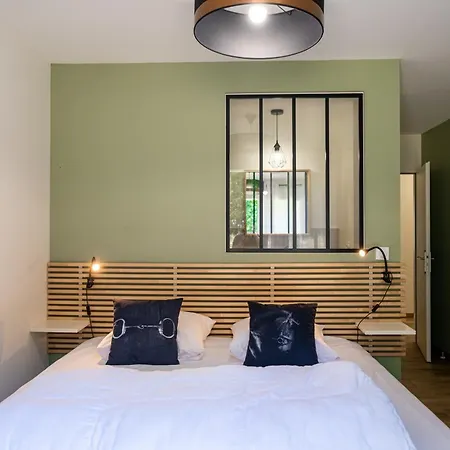 La Seigneurie -piscine & * Saumur