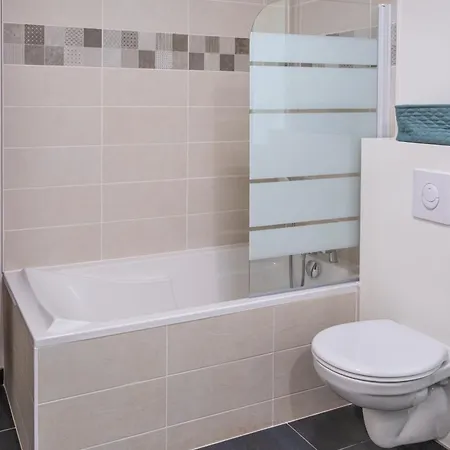 La Seigneurie -piscine &