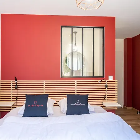 La Seigneurie -piscine & Holiday home *