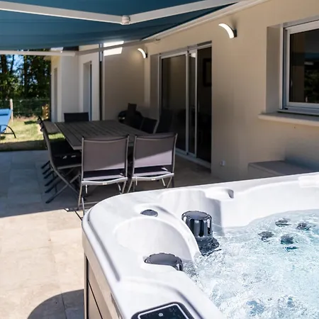 別荘 La Seigneurie -piscine &