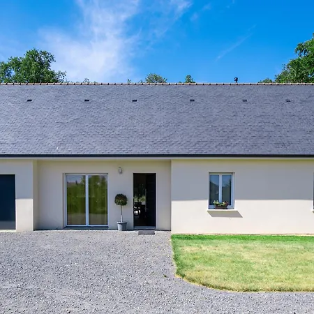 La Seigneurie -piscine & Holiday home *