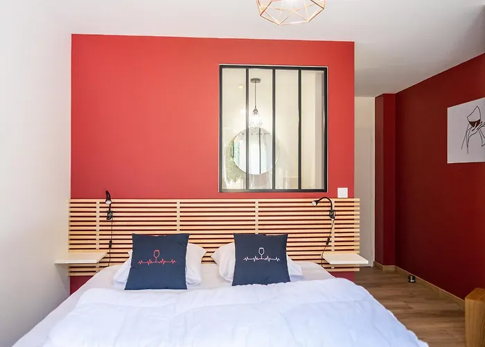 La Seigneurie -piscine&spa Hébergement de vacances *