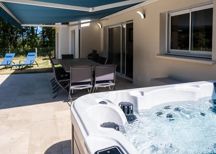 Hébergement de vacances La Seigneurie -piscine&spa