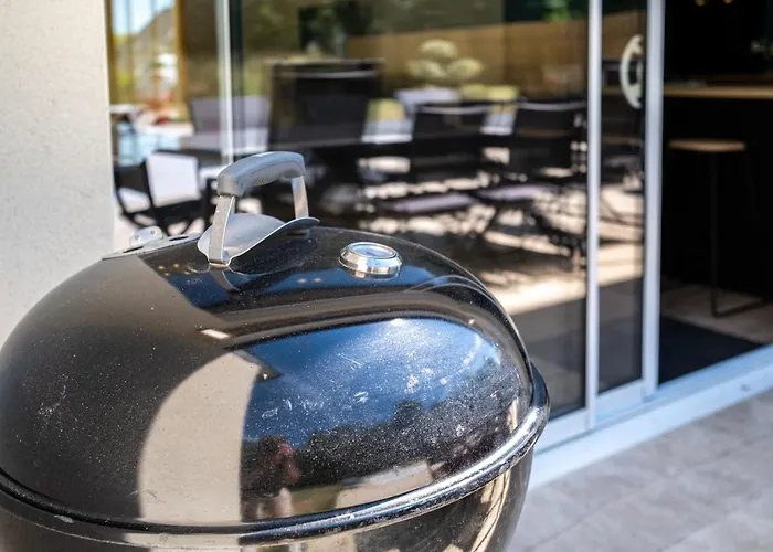 La Seigneurie -piscine&spa Hébergement de vacances Saumur